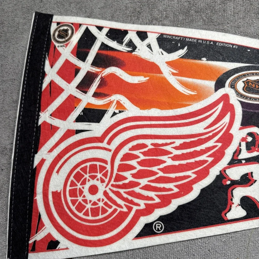 Detroit Red Wings NHL Pennant‎ WinCraft Vintage Style Hockey Wall Decor